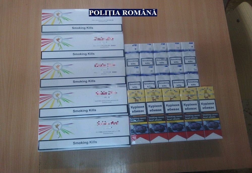 Arad: Trei traficanți de țigări, printre care și un minor, prinși în piața centrală din Arad