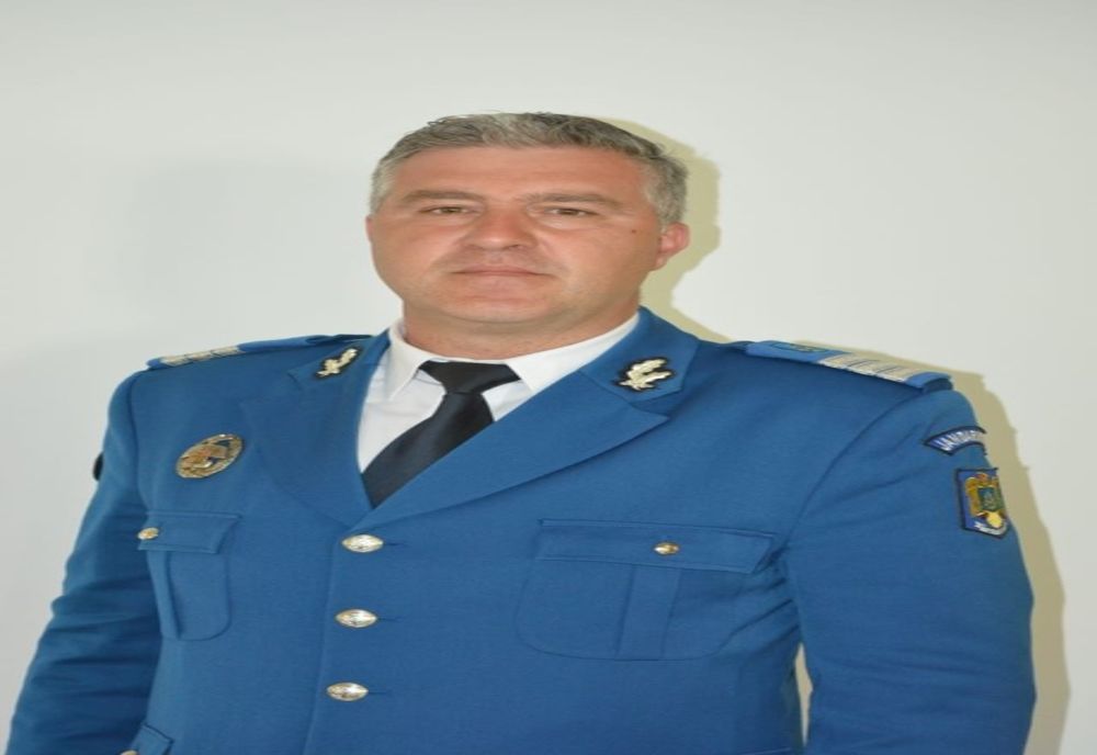 Arad: Gest de omenie din partea unui jandarm din Arad: asigură gratuit casă unei familii a cărei locuință a fost distrusă de incendiu