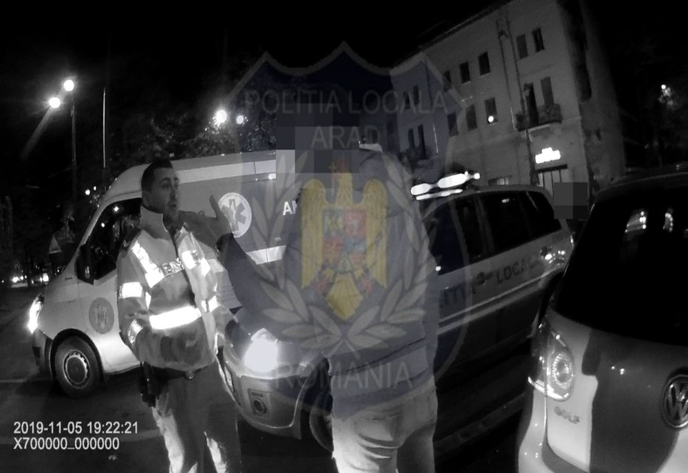 Arad: Polițist local din Arad, rănit de 2 ori în timpul misiunii, de către șoferi recalcitranți