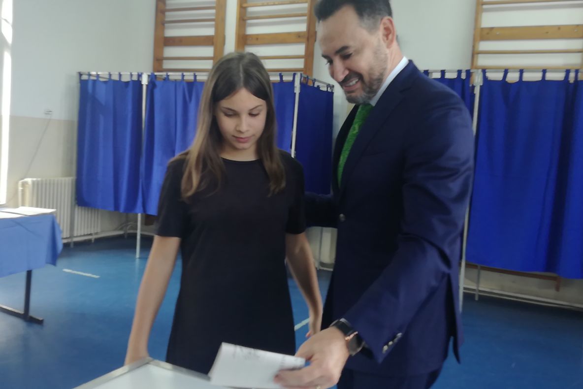 Arad: FOTO VIDEO: Europarlamentarul PNL Gheorghe Falcă: "am votat pentru ca anul 2020 să fie anul schimbărilor la 30 de ani de la Revoluție"