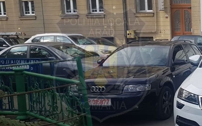 Arad: Nereguli în serie pentru un șofer, care a parcat neregulamentar în centrul Aradului. S-a ales cu dosar penal