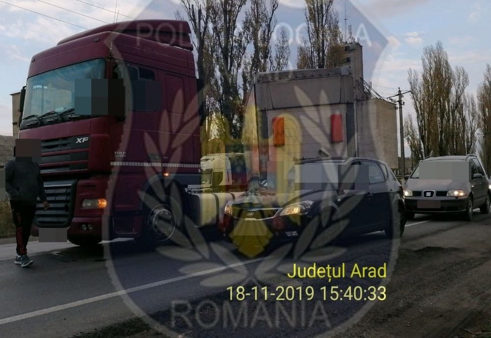 Arad: Circulație îngreunată, după ce semiremorca unui TIR s-a desprins