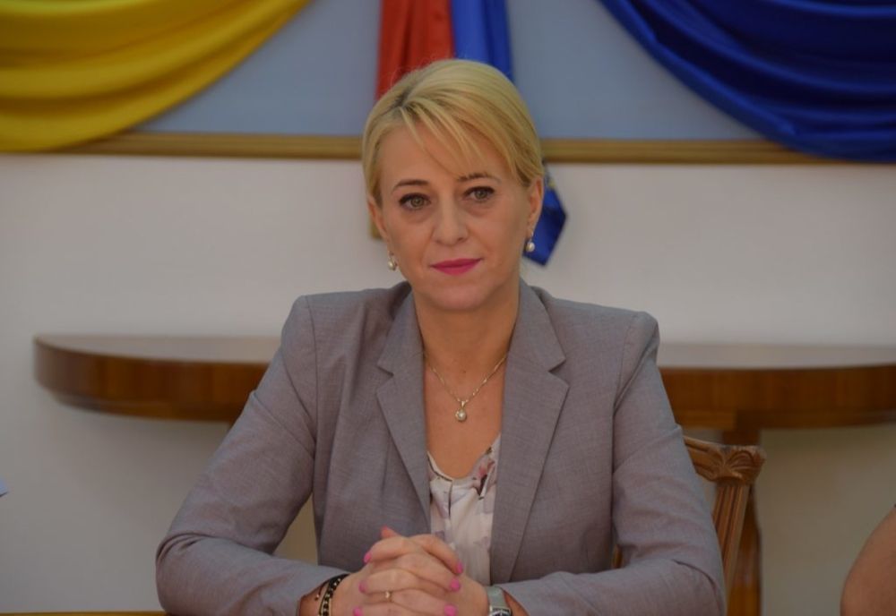 Arad: AUDIO Subprefectul de Arad și-a suspendat concediul medical și s-a întors la datorie. Prefectul a emis un comunicat. Ce spun cei doi oficiali 