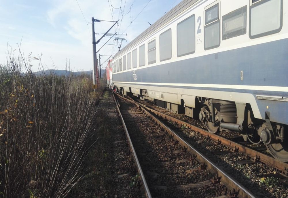 Arad: UPDATE TREN DERAIAT. Circulația trenurilor pe magistrala Frontieră de vest-Arad-București s-a reluat
