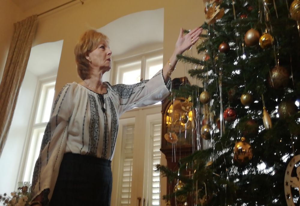 Arad: FOTO VIDEO Crăciun Regal. Majestatea Sa Margareta a dezvăluit meniul de Crăciun și a prezentat bradul regal. Cum arată Crăciunul Familiei Regale