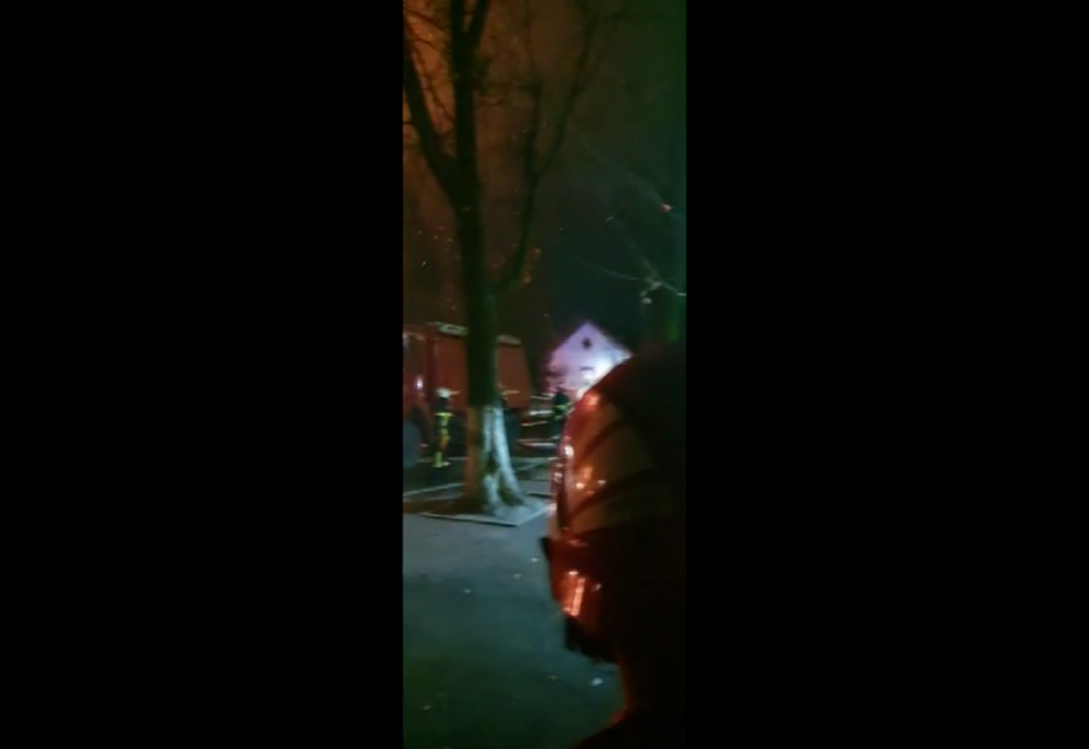 Arad: AUDIO FOTO VIDEO Activitatea de la frontieră, din Gara Curtici, principala cale feroviară de intrare în România, afectată de un puternic incendiu. Flăcările au măsurat câțiva metri