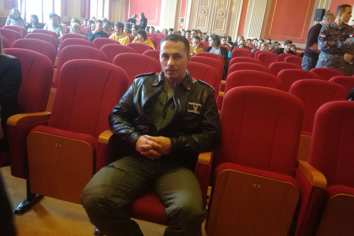 Arad: AUDIO FOTO VIDEO Viața la înălțime, ca în Top Gun, dar și alte beneficii ale carierei de militar în Forțele Aeriene Române. De ce aleg tinerii cariera militară 