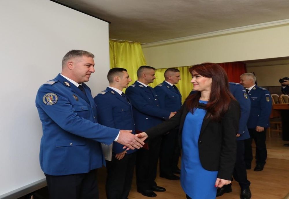 Arad: FOTO Jandarmul Daniel-Laurenţiu Monoranu, din Arad, distins cu Emblema de Onoare a M.A.I. pentru gestul său de mare omenie