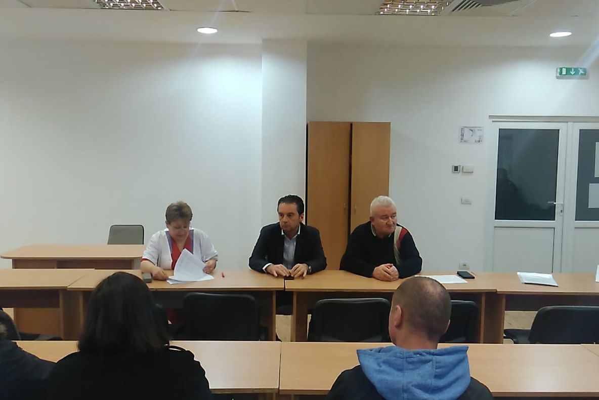 Arad: AUDIO FOTO VIDEO Primele măsuri în cazul elevilor care au ajuns la spital de la școala în care s-a făcut deratizare