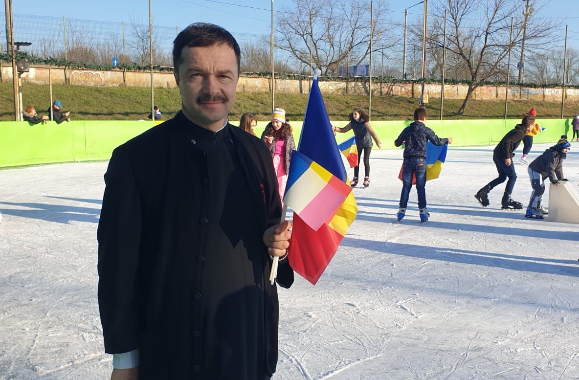 Arad: FOTO VIDEO Peste 100 de copii și părinții lor, într-o Horă a Unirii inedită