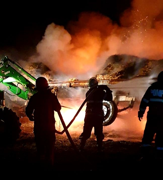 Arad: AUDIO FOTO VIDEO 34 de intervenții în 24 de ore pentru salvatorii din Arad. Printre misiuni: un puternic incendiu