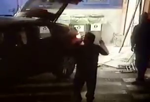 Arad: AUDIO FOTO VIDEO Momentul în care hoții încearcă să fure un bancomat legându-l de o mașină