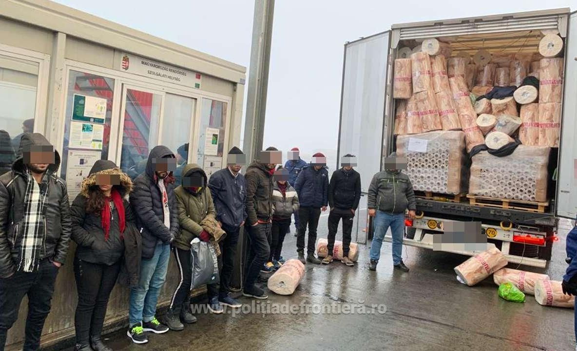 Arad: AUDIO FOTO VIDEO 12 cetățeni din Irak și Turcia, ascunși într-un TIR din Turcia, ca să ajungă în Marea Britanie