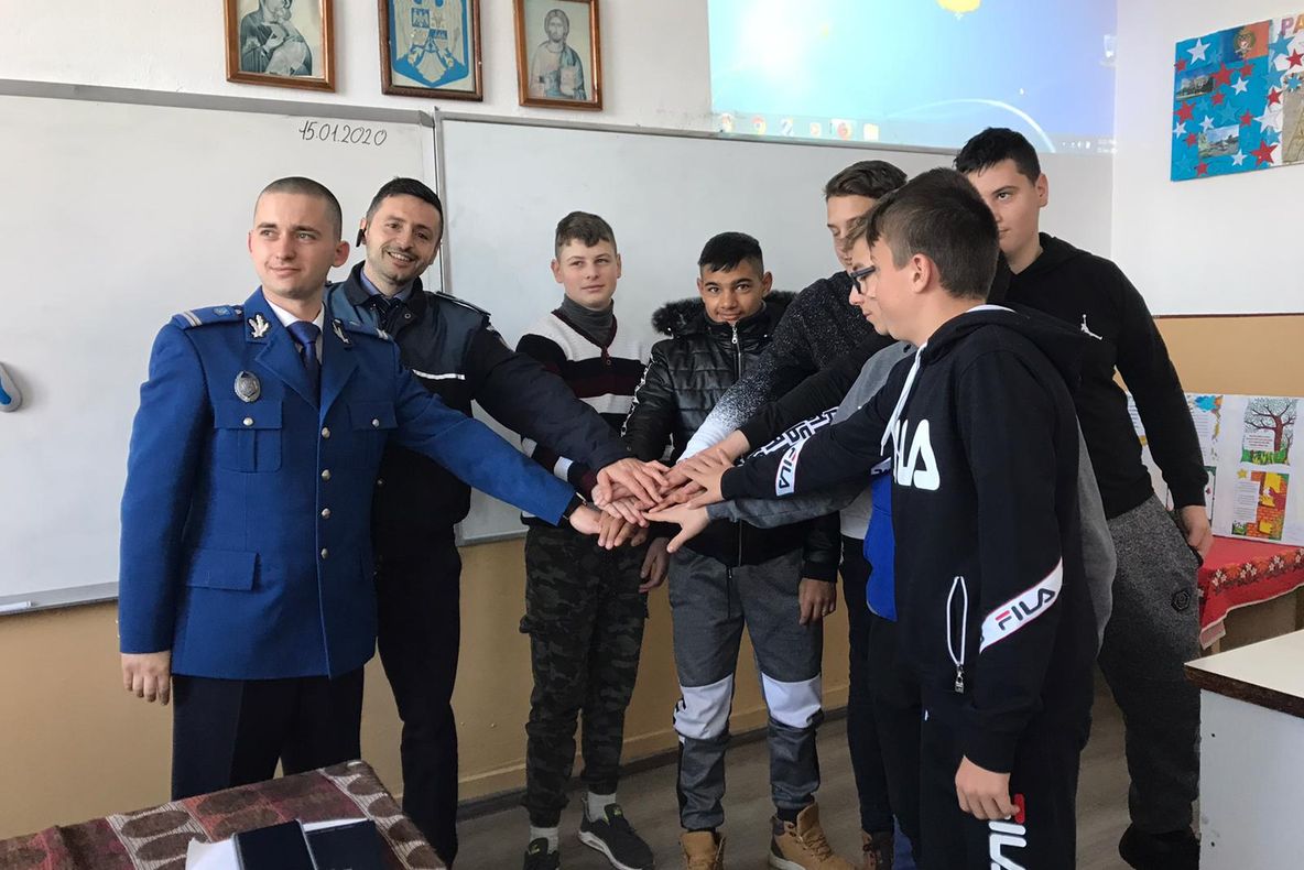 Arad: Campanie pentru prevenirea delicvenței în rândul copiilor. Mesajele transmise către elevi