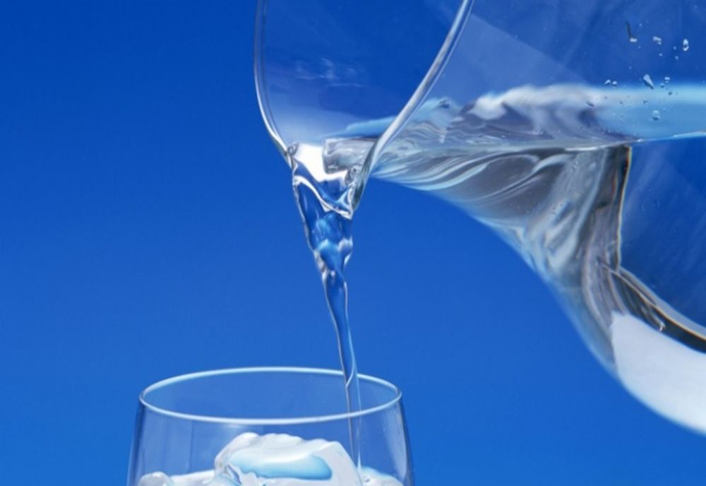 Arad: Companiile care comercializează apele minerale Lipova şi Carpatina, preluate de Prodal 94