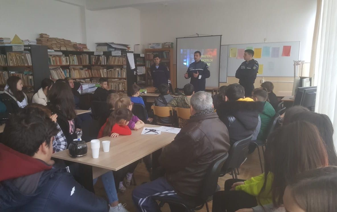 Arad: AUDIO Mesajele polițiștilor pentru ca elevii să nu devină mici mari infractori