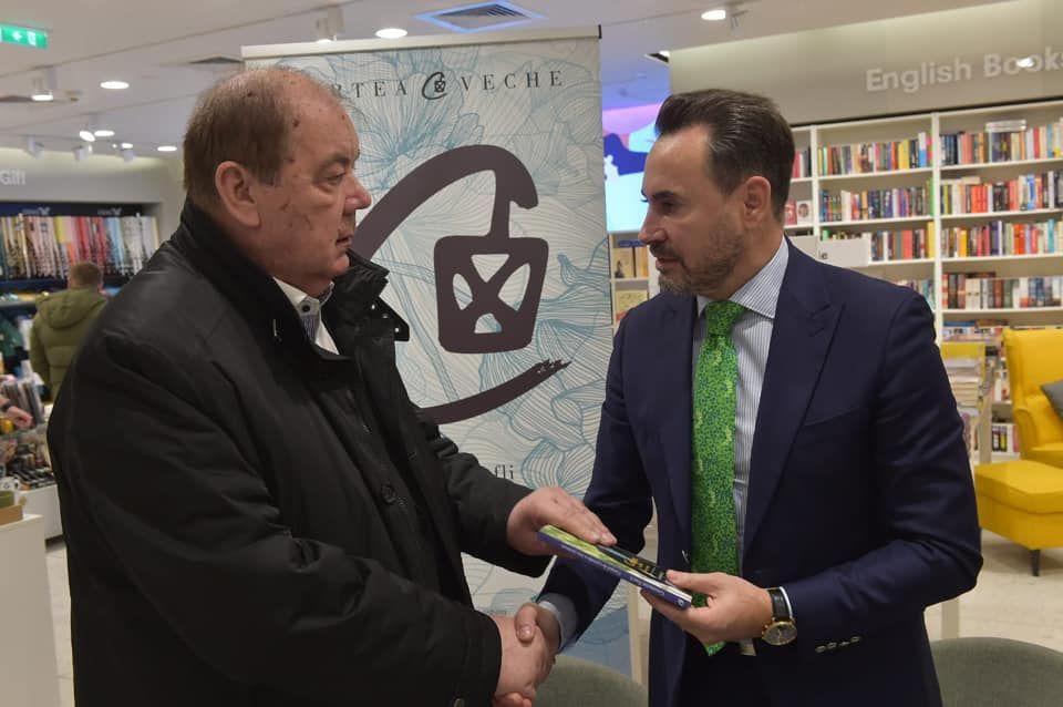 Arad: AUDIO FOTO VIDEO Ce spune Gheorghe Falcă despre cea de-a doua sa carte, "Curajul de a prinde o stea căzătoare", care a fost lansată la București