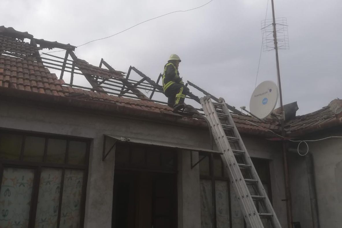 Arad: Un incendiu puternic a cuprins o casă din județul Arad. Ce spun pompierii