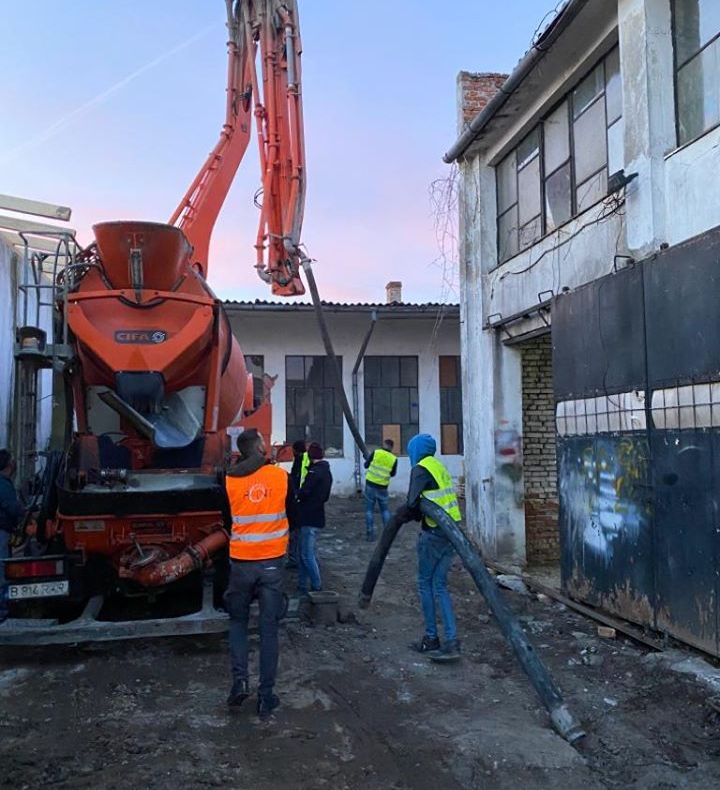 Arad: Lucrările pentru mutarea comercianților din Piața Catedralei avansează deja în ritm alert