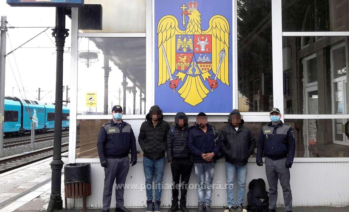 Arad: Patru cetățeni din India, descoperți în timp ce încercau ca să iasă ilegal din România, ascunși sub banchetele unui vagon de tren