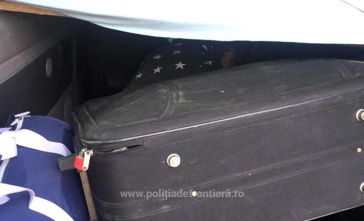Arad: Două mame, cercetate penal pentru modul în care au încercat să-și scoată copiii minori din țară. Polițiștii de frontieră au intervenit imediat