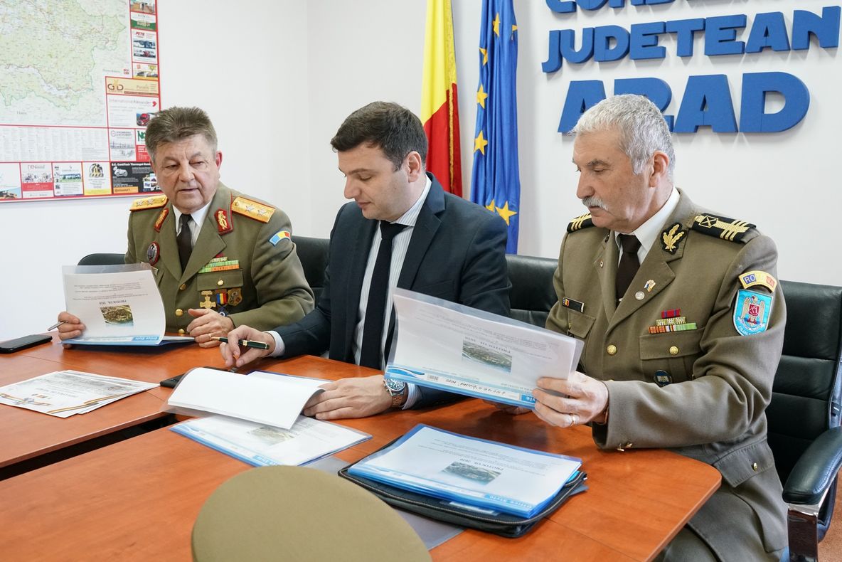 Arad: AUDIO Consiliul Județean Arad, protocol cu militarii în rezervă, în retragere și cu veteranii de război