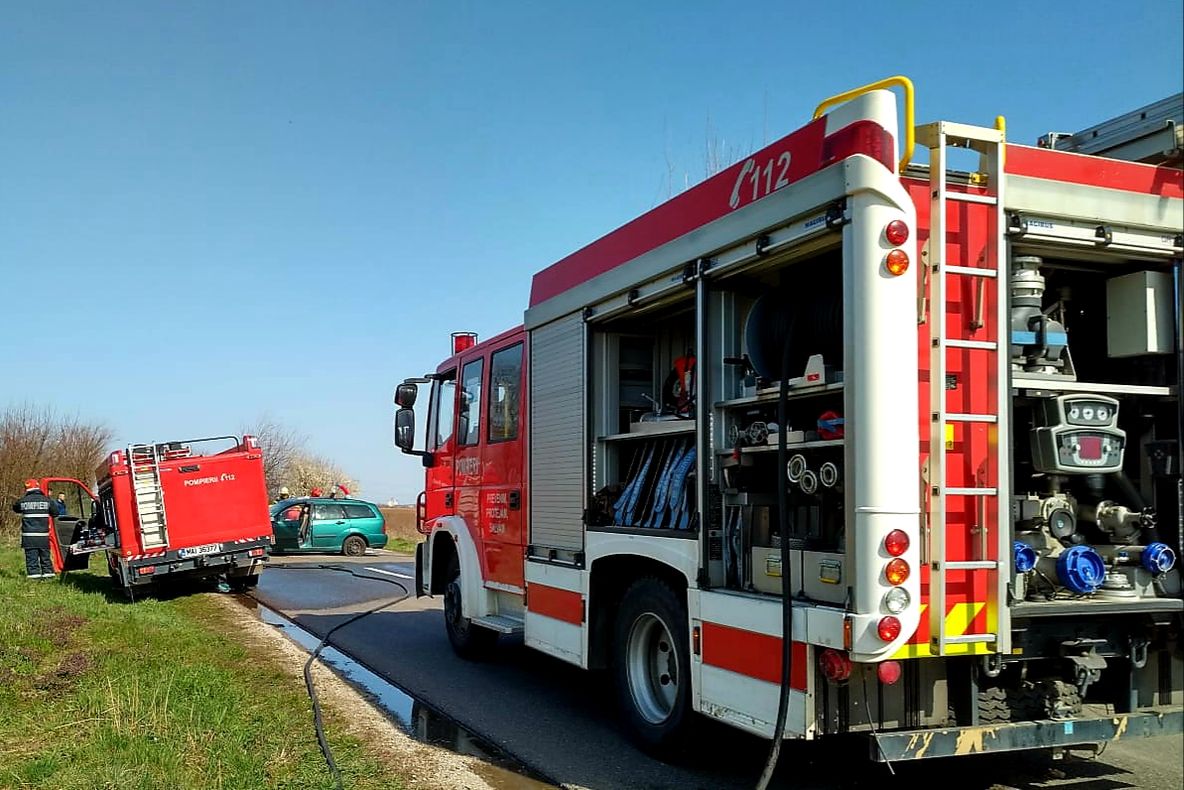 Arad: AUDIO Accident mortal, după o mașină a intrat într-un copac