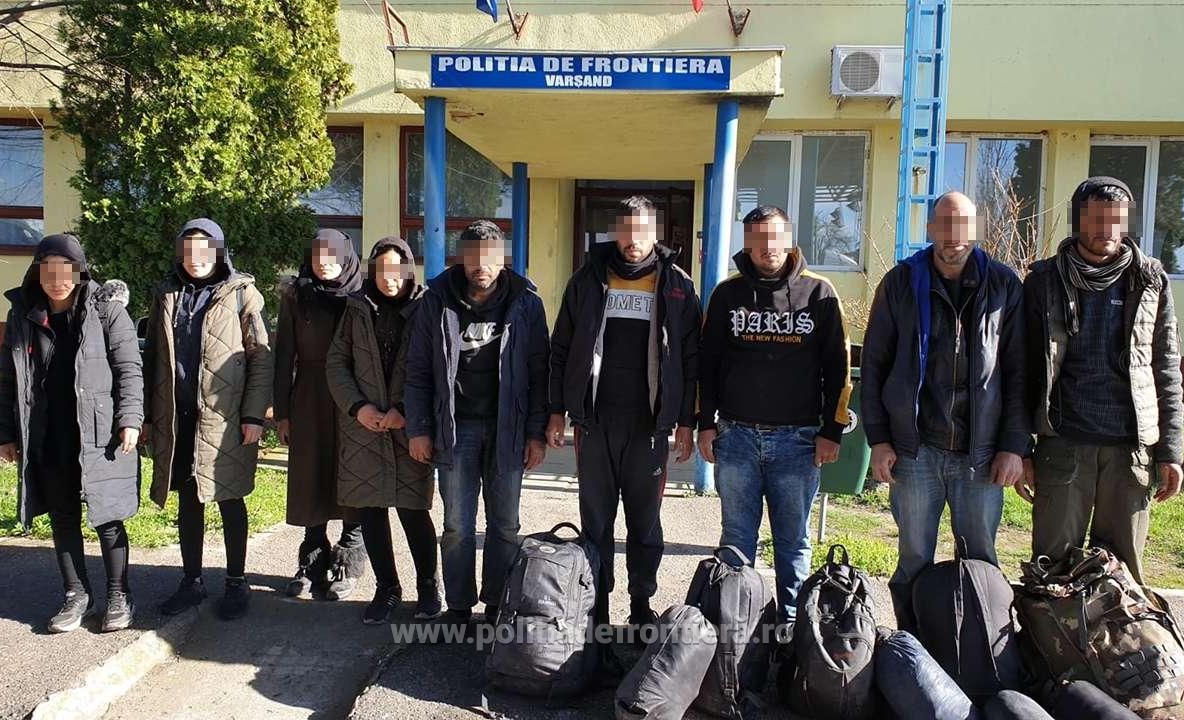 Arad: 9 cetățeni din Siria, descoperiți când încercau ca să iasă din România, ilegal, pe jos, chiar peste câmp