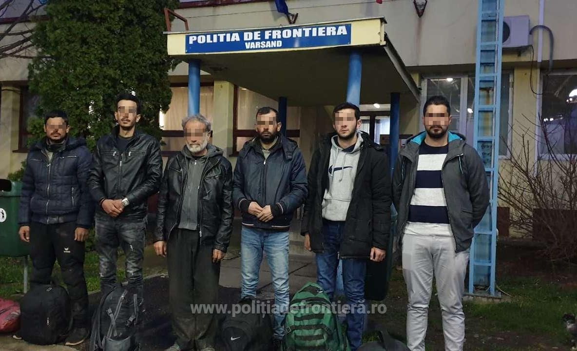 Arad: 6 cetățeni din Siria și Irak, descoperiți când încercau ca să iasă ilegal din România, pe jos, chiar peste câmp