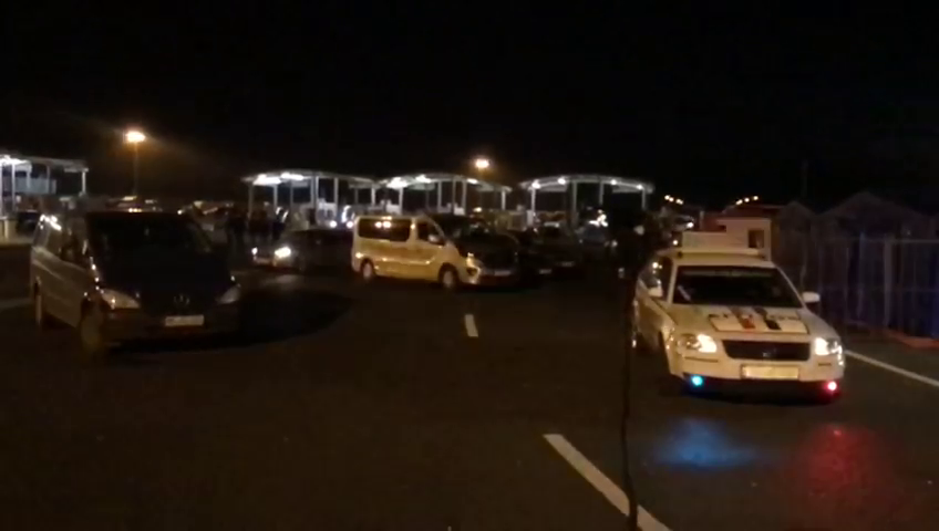 Arad: 2.500 de oameni cu cca 700 de mașini, blocate între Austria și Ungaria, au intrat în România în doar 7 ore, pe autostrada Nădlac-Arad