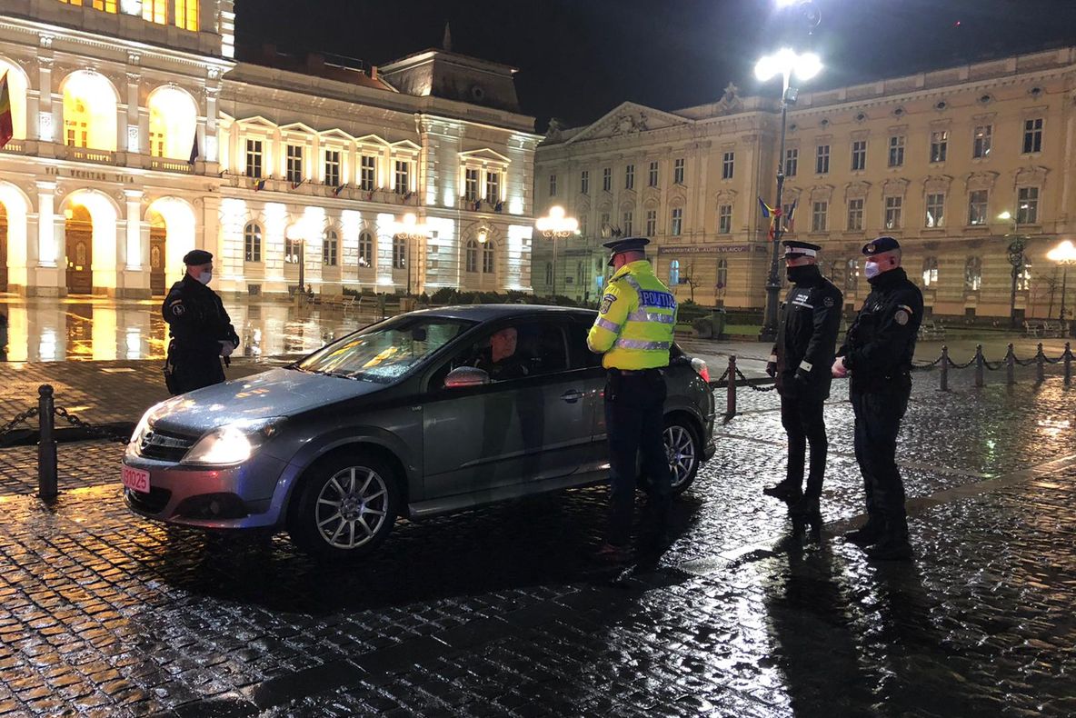 Arad: Peste 1.400 de persoane și 40 de companii controlate din cauza coronavirusului. 78 de amenzi în valoare de cca 70.000 lei, în 24 de ore, la Arad