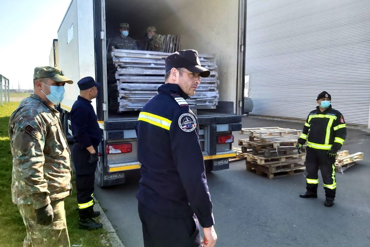 Arad: AUDIO FOTO Pompierii și militarii din Arad, la operaționalizare spitalului din cel mai mare centru expozițional din România, după București