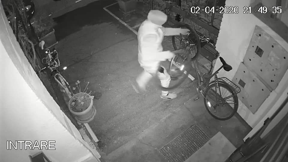 Arad: AUDIO A furat roțile unei biciclete în mai puțin de 2 minute. A fost prins imediat de jandarmi