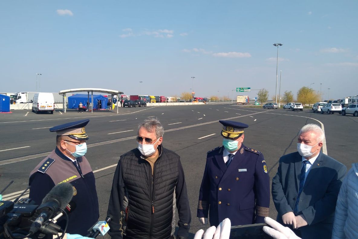 Arad: Ministrul Afacerilor Interne, Marcel Vela, în PTF Nădlac: "sunt foarte mulțumit de ceea ce am văzut aici. (...) este prioritar tranzitul de marfă (...) Pe pe zona de autoturisme, pe Nădlac I, o să găsim soluții să bifurcăm traficul"