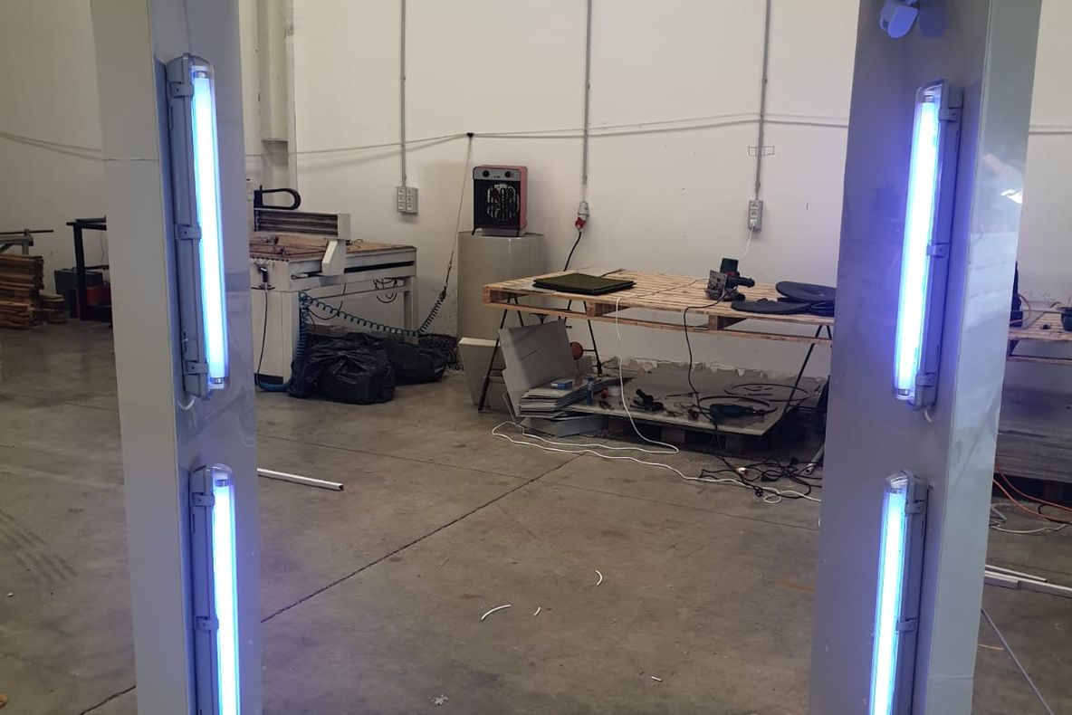 Arad: 7 culoare de dezinfectare de tip tunel și mochetă care preia din vapori și dezinfectează încălțămintea, amplasate la două spitale din municipiul Arad 