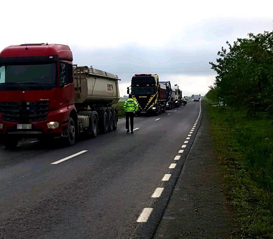 Arad: 17 transportatori, amendați  pentru că au depășit tonajul maxim admis pe drumurile din județul Arad