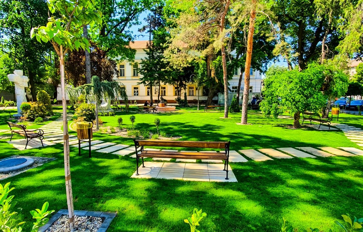 Arad: AUDIO FOTO VIDEO Parcul Buda Bujor, inaugurat, joi, în centrul Aradului, cu ajutorul unei companii private