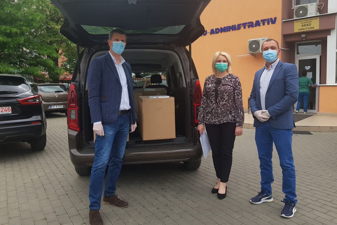Arad: AUDIO 59.000 de măști chirugicale, donate de un cetățean din Taiwan prin intermediul Guvernului Ungariei, au ajuns în Arad, cu ajutorul UDMR