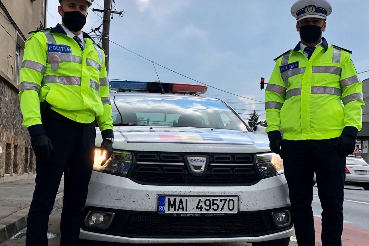 Arad: Polițiștii Ovidiu Fatol și Dorin Iepure din Arad, declarați "Polițiști de onoare" de către ministrul Afacerilor Interne, Marcel Vela. Motivul