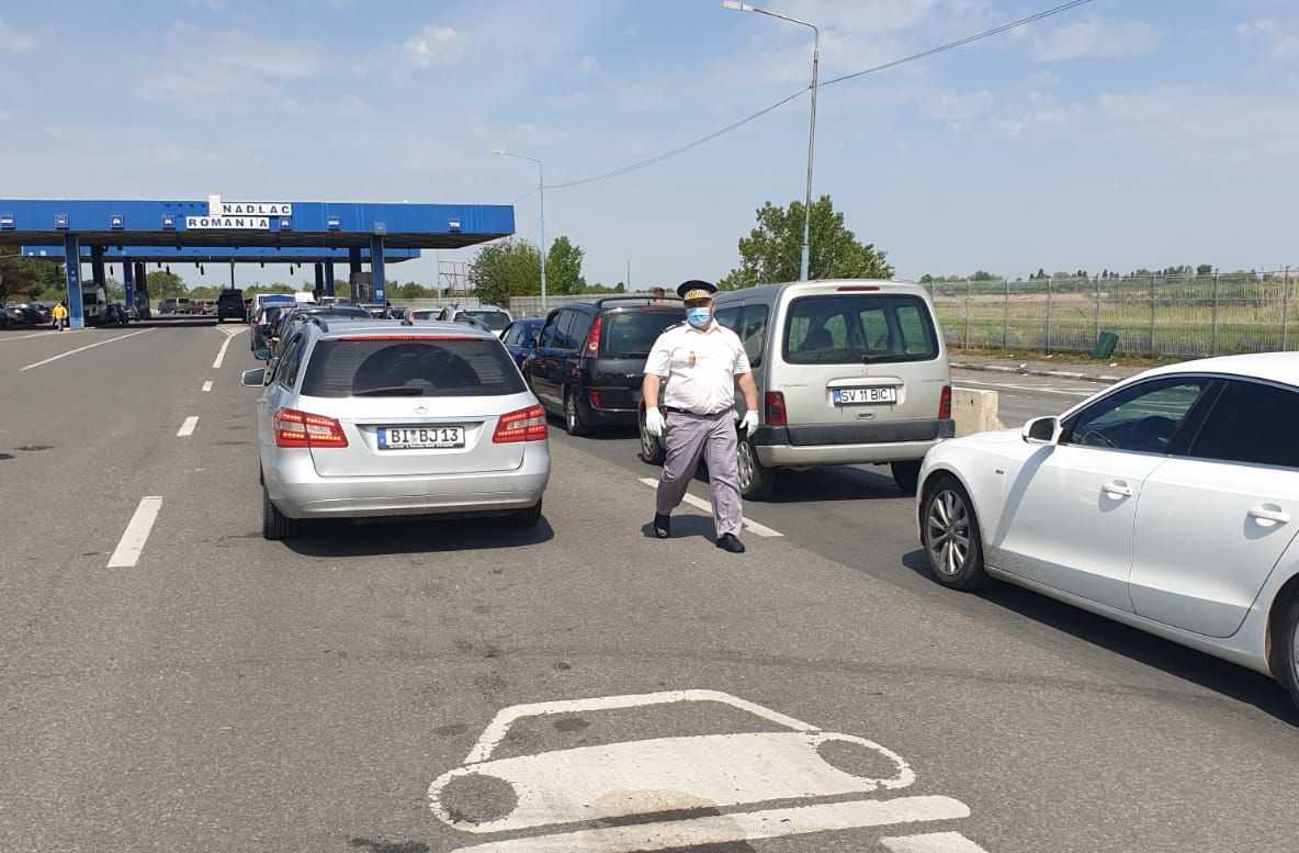 Arad: Timpi mari la Nădlac 1: 3 ore pentru ieșira din România și 2 ore pentru intrare. Motivele