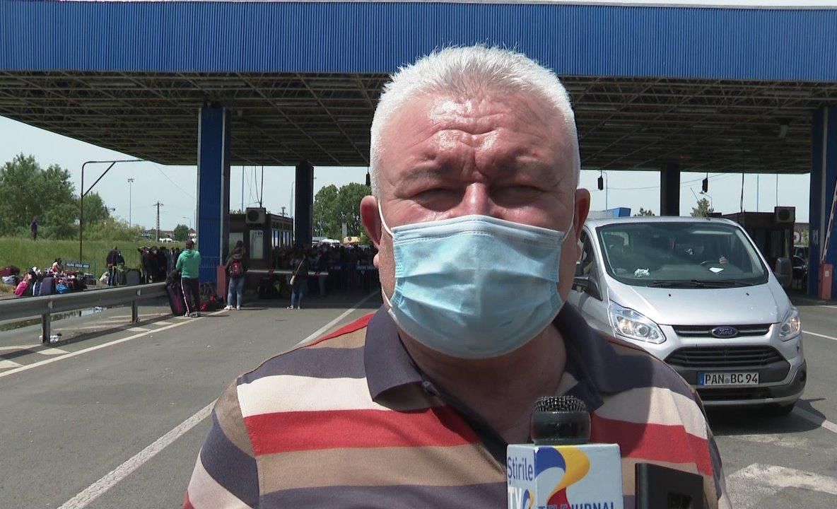 Arad: AUDIO Mai mulți români care vin în țară pe jos s-au plâns prefectului de Arad, Gheorghe Stoian, că transportatori clandestini le cer sute de euro pentru a-i duce în județele de domiciliu