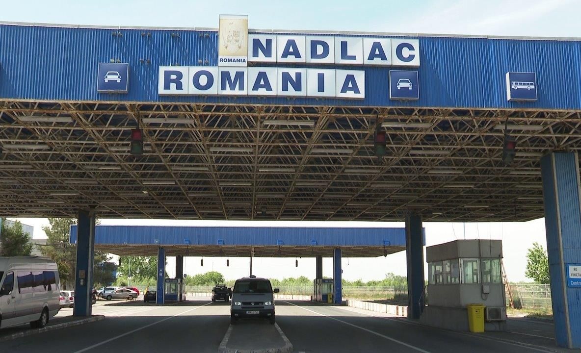 Arad: AUDIO De 3 ori mai mulți oameni au intrat în România pe la Nădlac în primele 24 de ore de la noua relaxare, față de o perioadă obișnuită. Timpi mari și marți 