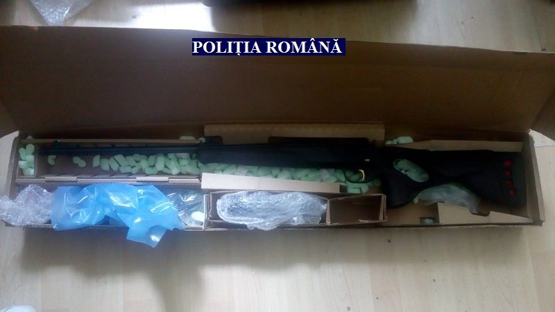 Arad: AUDIO Bărbat cercetat de către polițitșii din Arad, după ce a comandat o armă on-line. Ce a atras atenția