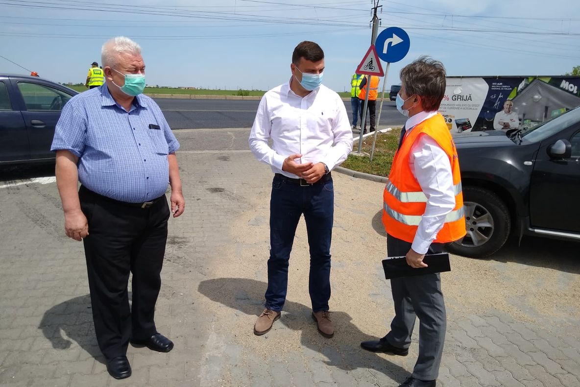 Arad: Se finalizează lucrările de reparație a D.N.7 între Arad și Vladimirescu. Alte lucrări sunt în derulare în zonele Pecica, Săvârșin și Ilteu