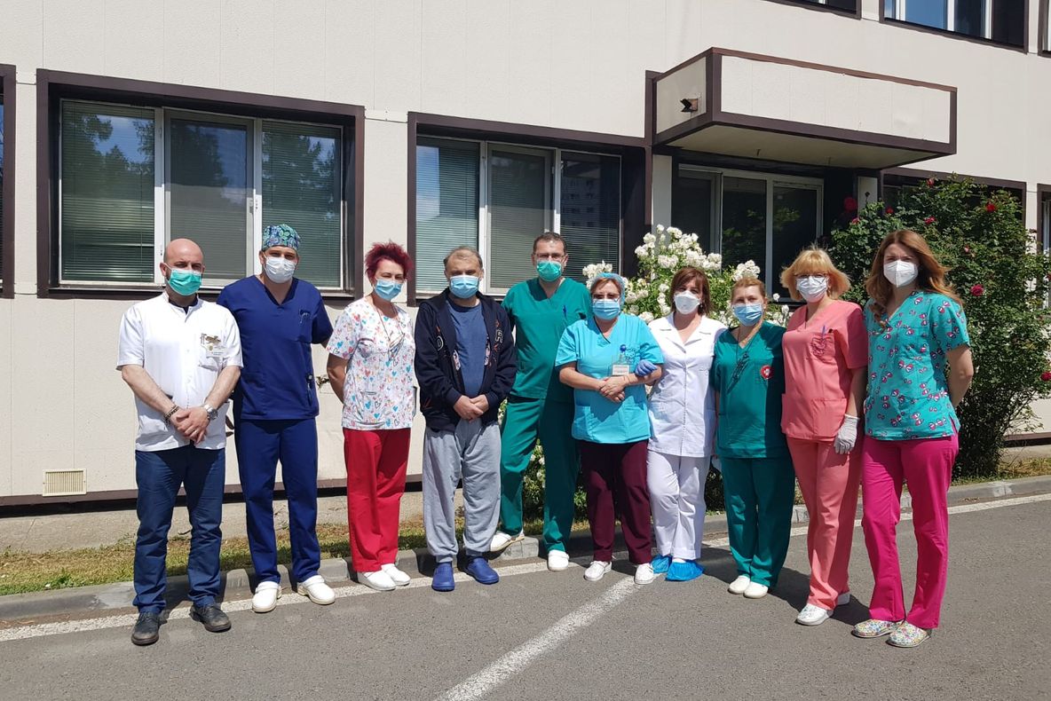 Arad: Bărbat de 52 de ani din Arad vindecat de COVID-19 după două luni de la internare şi 25 de zile în care stat intubat la ATI