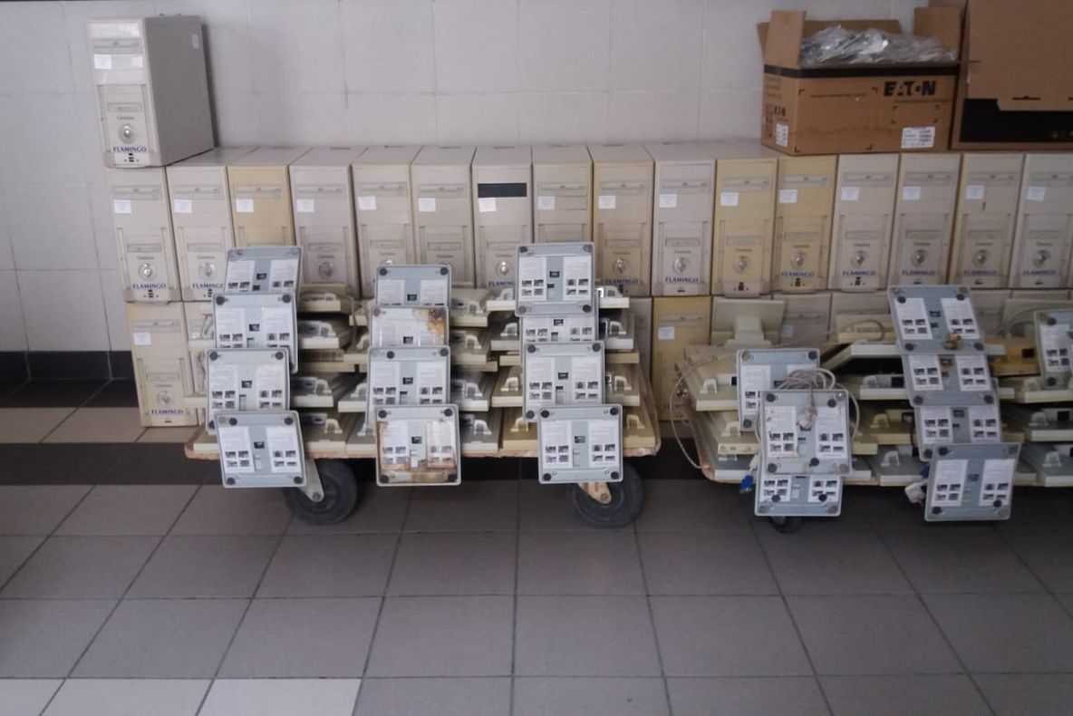 Arad: AUDIO Alte 35 de computere de la Tribunalul Arad pentru elevii din județ