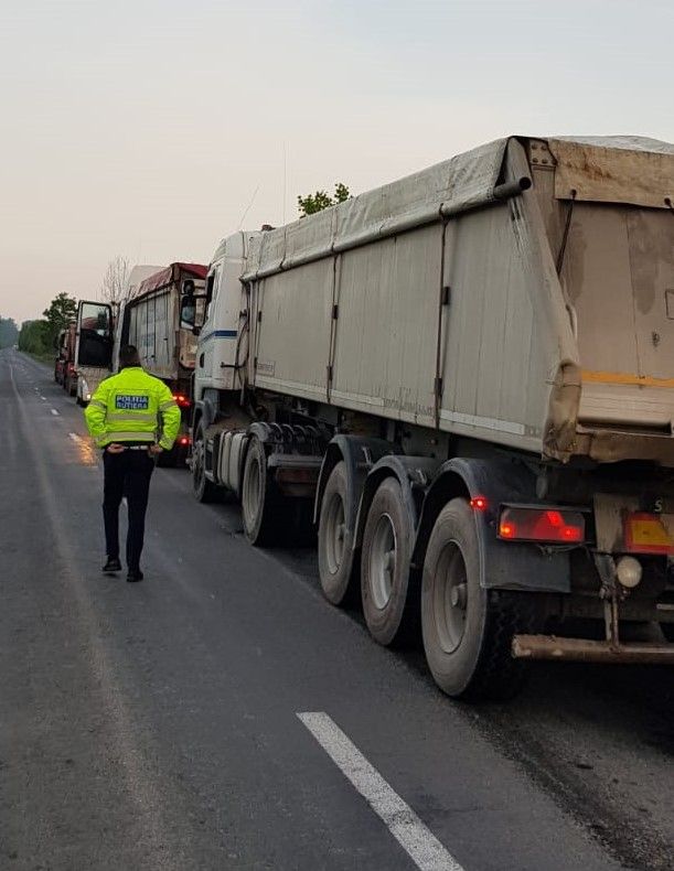 Arad: AUDIO 33 de amenzi într-o săptămână, pentru trasportatorii care depășesc tonajul maxim și distrug drumurile din Arad. Controalele vor continua