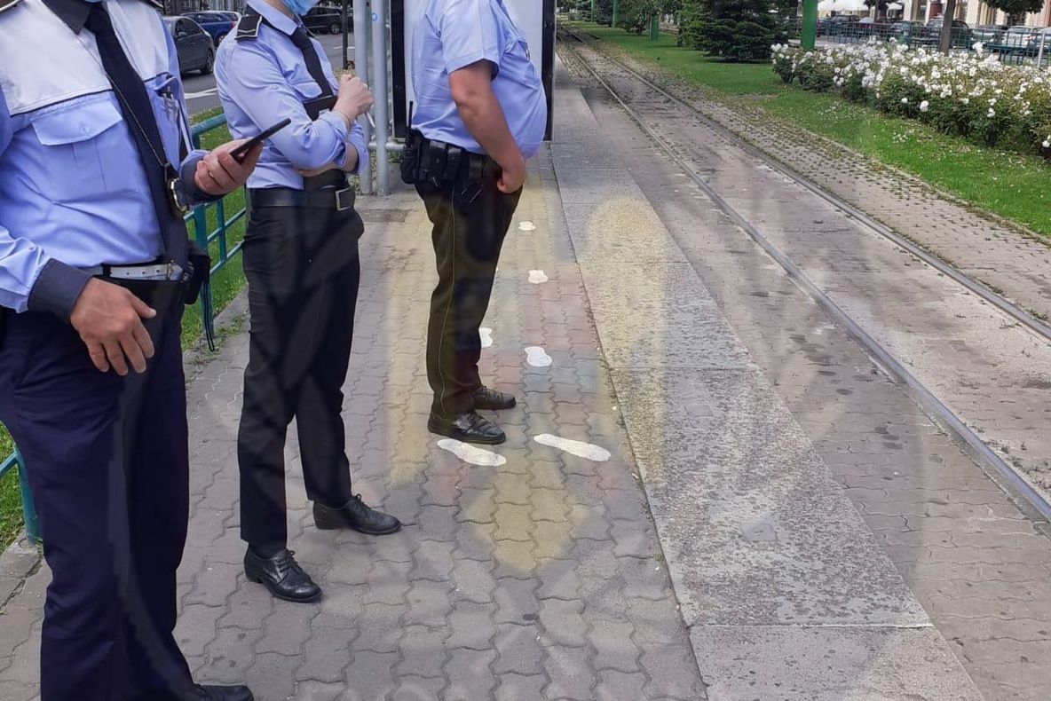 Arad: 2 călători au fost amendați, la Arad, după ce au urcat în tramvaie fără mască de protecție