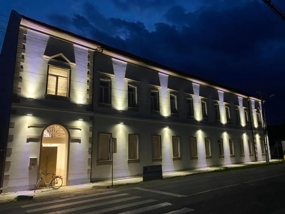 Arad: AUDIO Clădire școlară din județul Arad, veche de peste 100 de ani, una dintre cele mai moderne școli din zonă