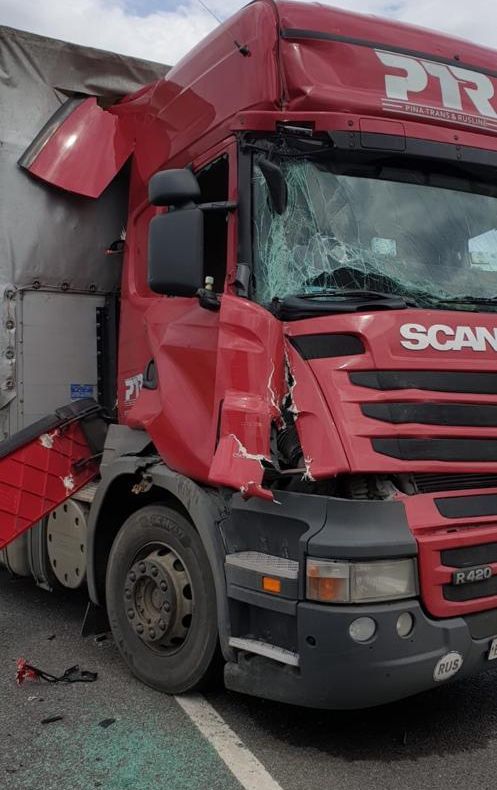 Arad: Un șofer din Rusia și unul din Ungaria s-au tamponat, vineri, pe DN79 Arad-Oradea